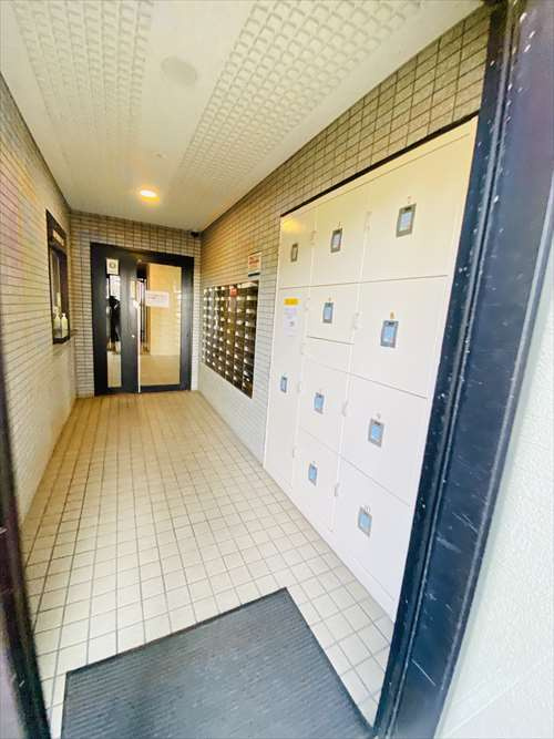 グレースコート学園前のエントランス