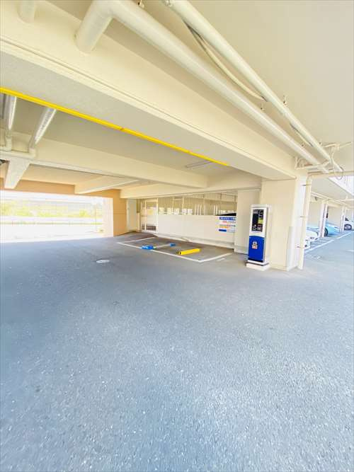 グレースコート学園前の駐車場