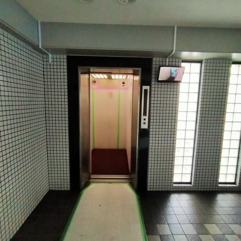 ハイネスプリモール城東のその他共用部分|エレベーター有。
モニター付きで安心です。