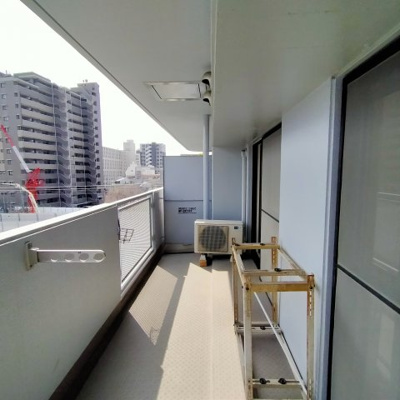 【バルコニー】 | ハイネスプリモール城東 | バルコニーは南面です。お洗濯物も乾き易そうですね♪