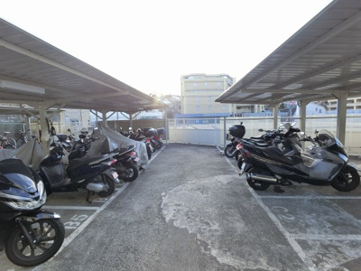 【その他共用部分】 | キャッスル磯子 | バイク置場です。