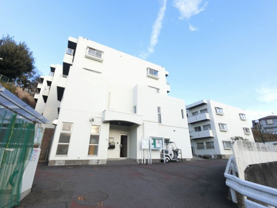 【外観】 | キャッスル磯子 | 昭和５８年１０月築、管理人は巡回勤務につき管理体制良好です♪