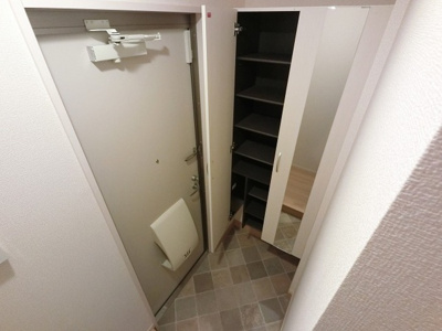 【玄関】 | プリマージュA