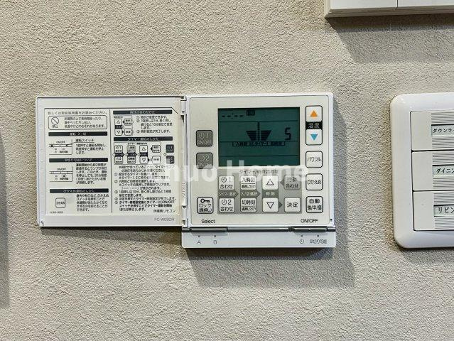 クレアシティ小岩の冷暖房・空調設備|【床暖房】冬は足元から暖めてくれる床暖房はエアコンとは違って埃が舞いませんので健康にも良さそうですね。