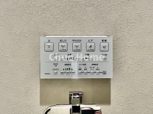 クレアシティ小岩の内装|【ウォシュレット】清潔に使いたいお手洗いには最適な設備です。もちろんウォームレットも標準装備です。