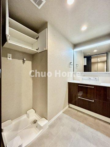 クレアシティ小岩のランドリースペース|【ランドリースペース】担当者がスケールを持ち歩いておりますので、ご見学時には現在お使いの洗濯機などがきちんと収まるかなどもチェックして下さい。見学前に測っておくと非常に便利だと思います。