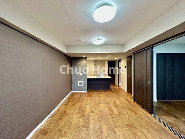 クレアシティ小岩の居間・リビング|【居間・リビング】「ＬＤＫは家族団らんをデザイン」広いＬＤＫでは家族が集まり一緒の時間を過ごせる工夫がされております。何気ない一日の当たり前のひとコマがいつか一生の宝物になります