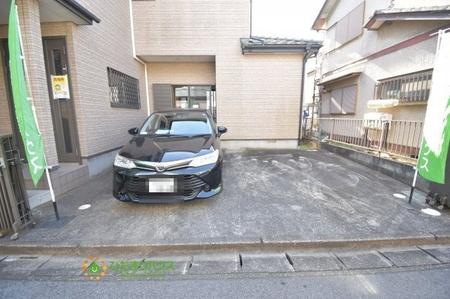 蓮田市西新宿3丁目　中古一戸建ての駐車場