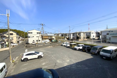 【展望】 | 城陽市寺田丁子口　中古戸建 | 東側は駐車場になっているので南北東には建物が近くになく、陽当りや風通しは良好です！
