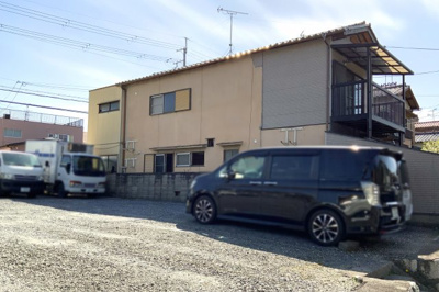 【前面道路含む現地写真】 | 城陽市寺田丁子口　中古戸建 | 【陽当り良好】建物の東側が駐車場になっているので、陽当り・通風は良好です。