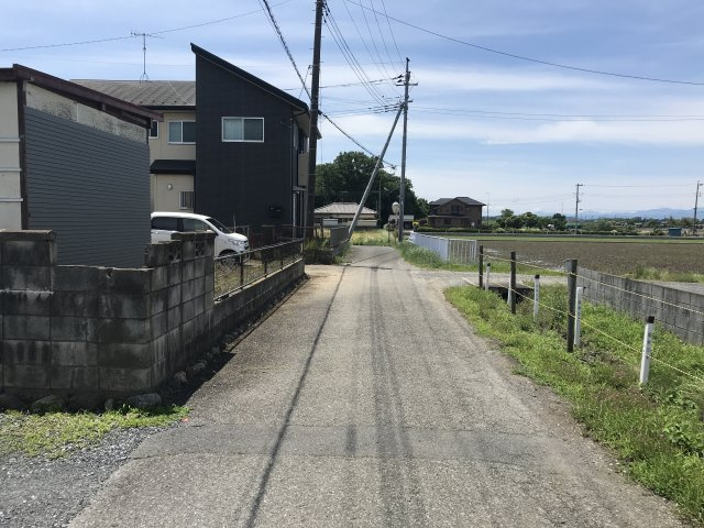 鴻巣市前砂の売地の前面道路含む現地写真