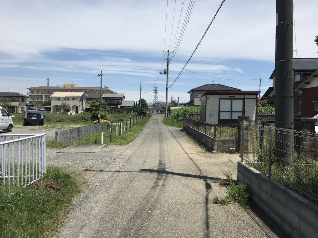 鴻巣市前砂の売地の前面道路含む現地写真