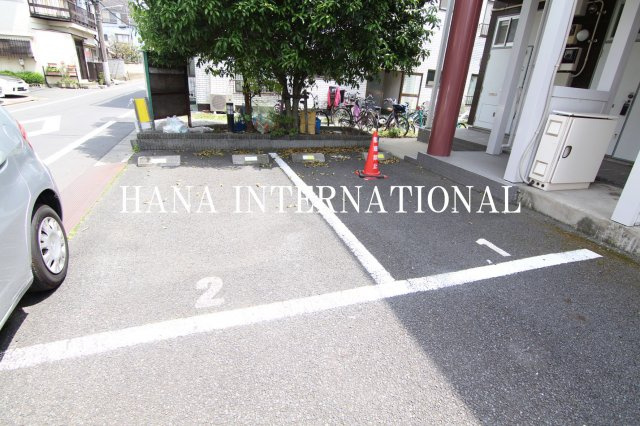 中央の駐車場