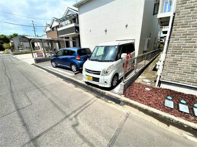 カーサ　ビアンカの駐車場