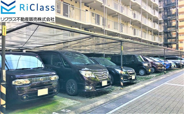神戸湊町スカイハイツの駐車場