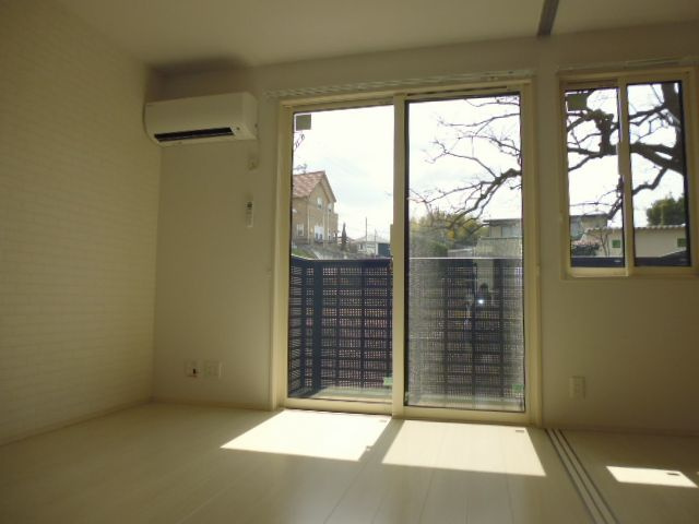 ＳｑｕａｒｅＶｉｌｌａ福島の居間・リビング