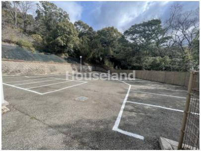 ネスタ花山の駐車場