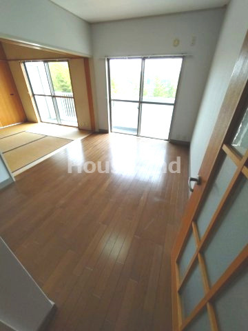 ネスタ花山の居間・リビング