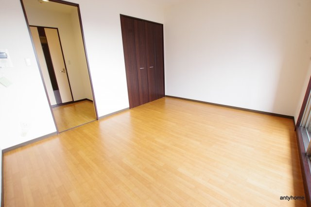 アーバンフラッツ西中島　仲介手数料無料の居間・リビング