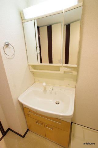 アーバンフラッツ西中島　仲介手数料無料の洗面所