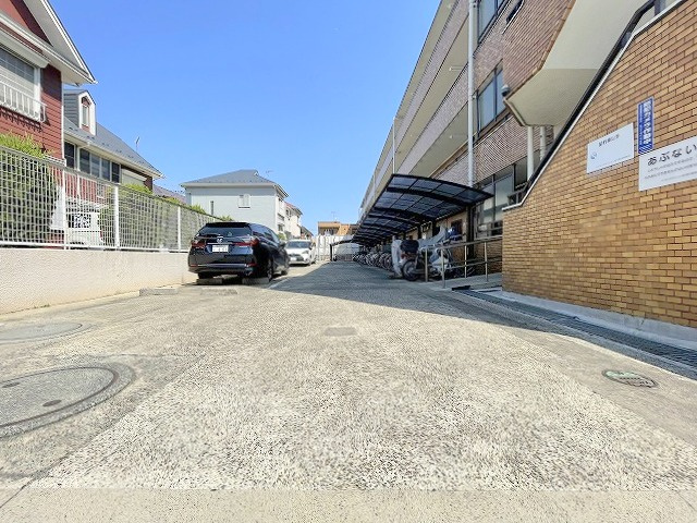 ライオンズマンション吉川第弐の駐車場|敷地内駐車場です。