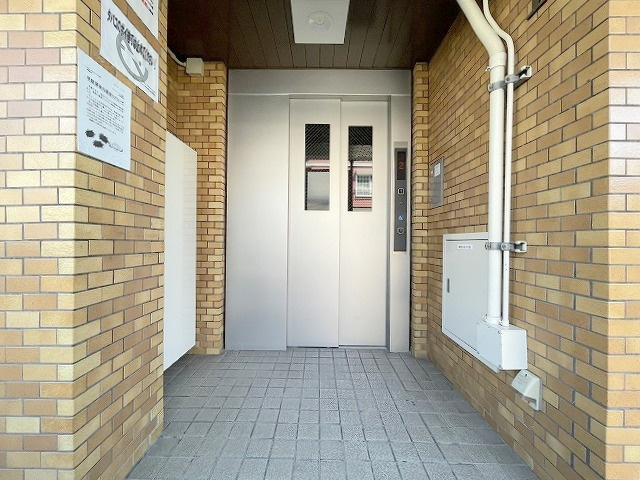 ライオンズマンション吉川第弐のその他共用部分|エレベーター完備。