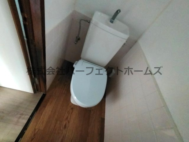 養父丘2丁目戸建　賃貸のトイレ|清潔感のあるトイレです