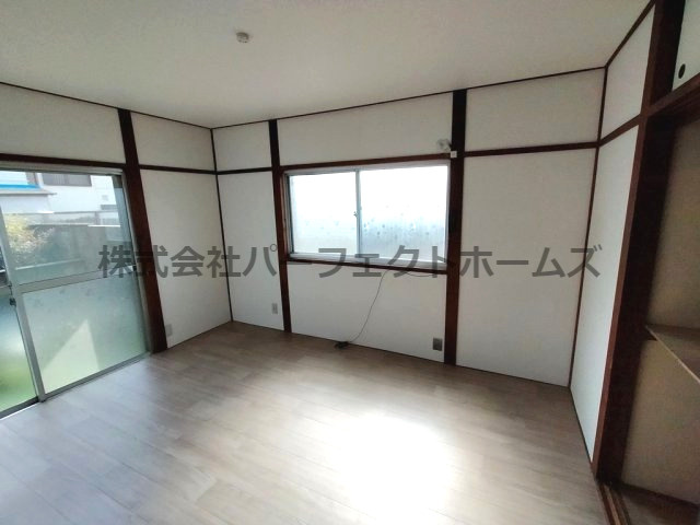 養父丘2丁目戸建　賃貸の居間・リビング|こちらのリビングで趣味の時間をお楽しみください