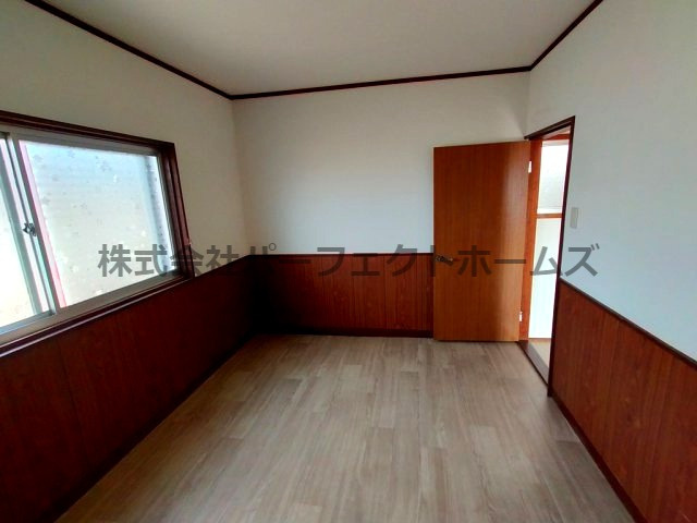 養父丘2丁目戸建　賃貸の洋室|明るい洋室です