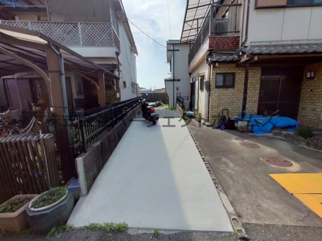 養父丘2丁目戸建　賃貸の駐車場|駐車スペースもあります