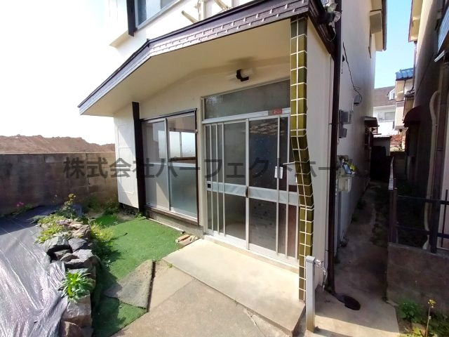 養父丘2丁目戸建　賃貸のエントランス|毎日通るエントランスはこのようになっています