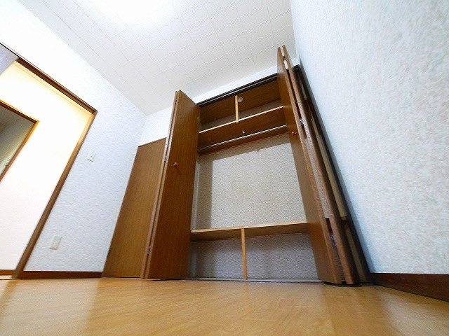 シャトー三島の収納|クローゼットは間口が広くて便利です