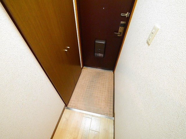 シャトー三島の玄関|大きいシューズボックスで靴も整頓できます