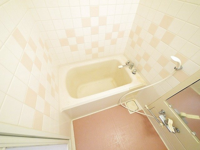 シャトー三島の浴室|かわいい色合いの浴室です