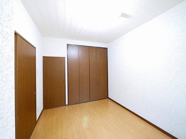 シャトー三島の寝室|洋室も明るいですね