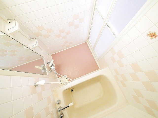 シャトー三島の浴室|鏡が大きく、使いやすいですよ