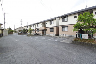 【駐車場】 | アークソフィアＡ棟 | 駐車場があるので、車を買う予定の方も安心です