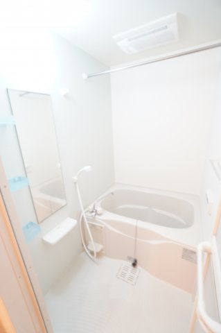 【浴室】 | カルム メゾン | ※同物件・反転タイプの写真です。