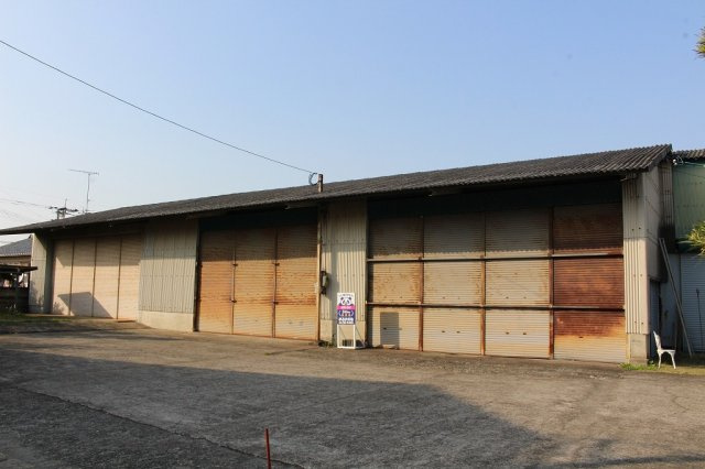 都城市都北町の倉庫の外観