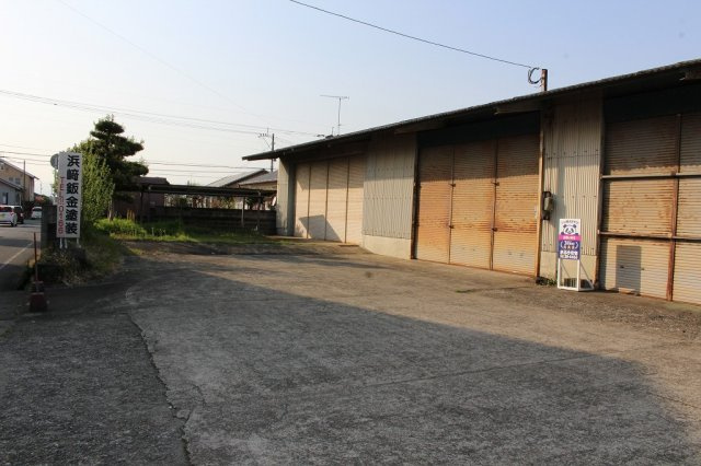 都城市都北町の倉庫の外観
