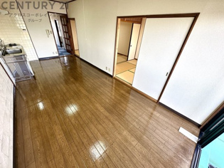 赤崎ビルの居間