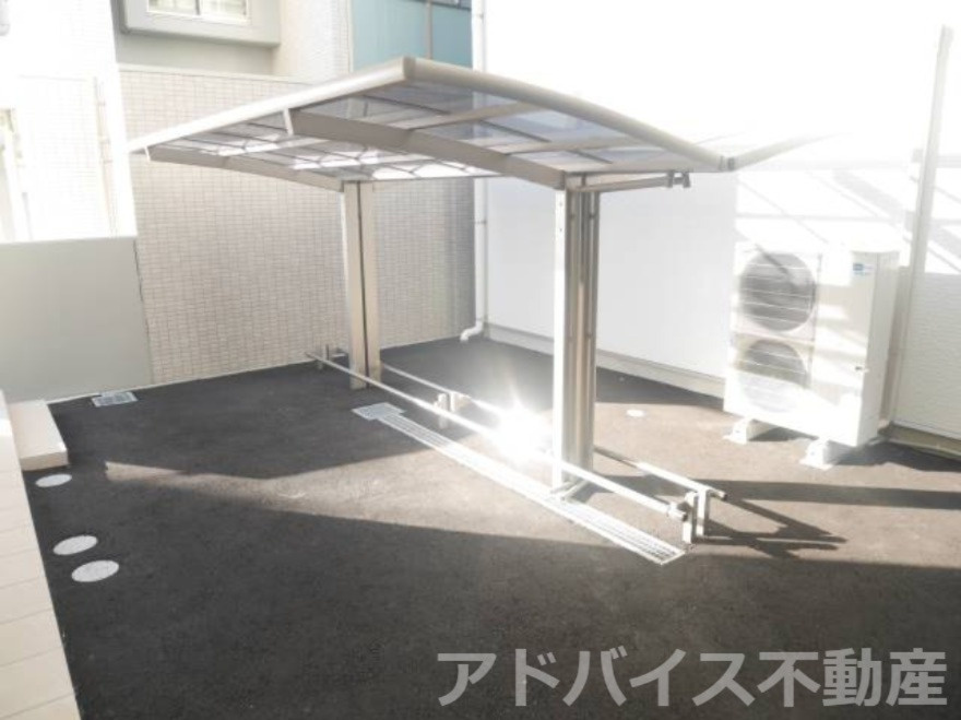 柳川市三橋町下百町の賃貸マンションの駐車場