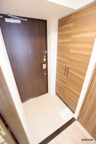 ディームス江坂　仲介手数料無料の玄関