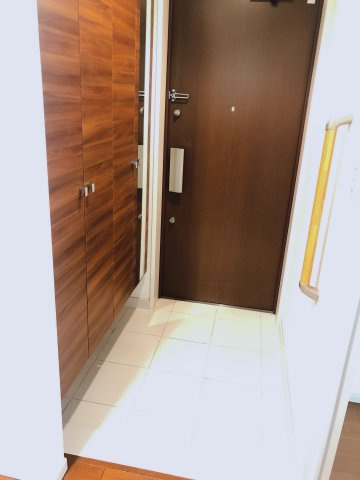 グランステーシア津新町の玄関