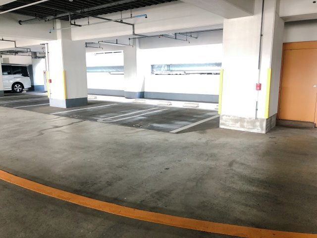 グランステーシア津新町の駐車場