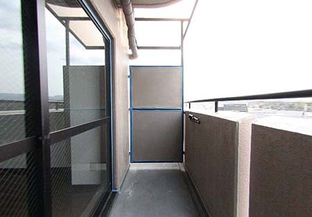 グリンヒルズのバルコニー|バルコニーからの眺めを楽しみながら食事をしませんか