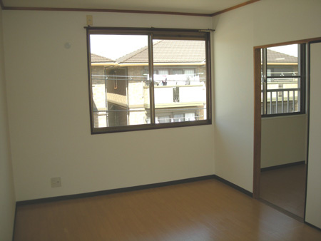 ロイヤルシャルム米田の居間・リビング|ゆったりとしたリビングです