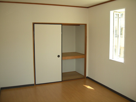 ロイヤルシャルム米田の内装|きれいな洋室です