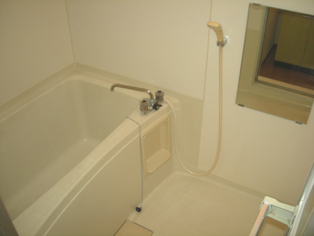 ロイヤルシャルム米田の浴室|コンパクトで使いやすいお風呂です