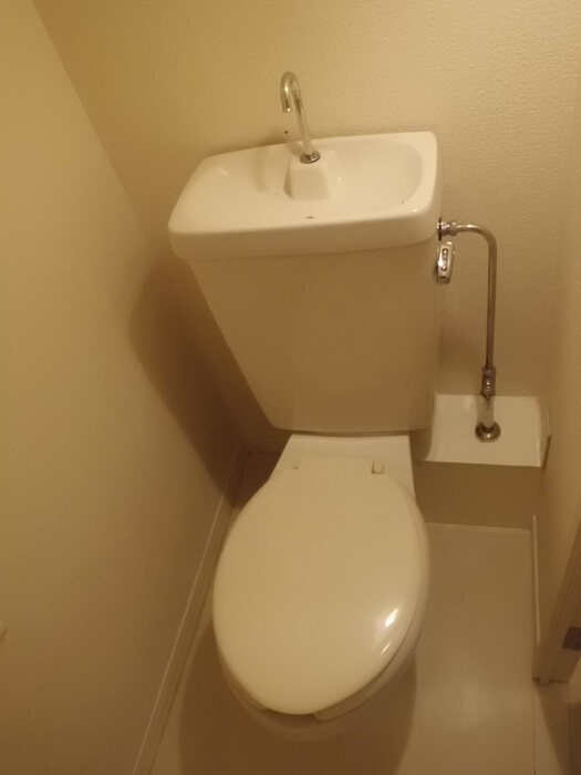 泉大津市旭町のハイツのトイレ|ゆったりとした空間のトイレです